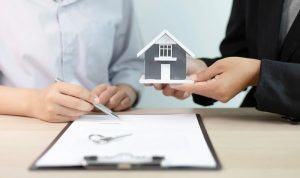 Thủ tục vay thế chấp ngân hàng tuy nhiều bước nhưng nếu chuẩn bị kỹ từ đầu, bạn hoàn toàn có thể rút ngắn thời gian xét duyệt và nhận vốn nhanh chóng. Hãy chuẩn bị hồ sơ đầy đủ, minh bạch và so sánh nhiều ngân hàng trước khi quyết định. Đặc biệt, hãy tính toán kỹ khả năng tài chính để đảm bảo rằng khoản vay trở thành đòn bẩy kinh tế, chứ không phải gánh nặng.